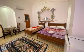 اتاق سه تخته شاه نشین (اقامت با صبحانه)