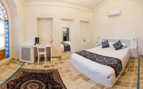 سوئیت چهار تخته طبقه بالا (اقامت با صبحانه)