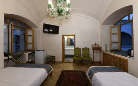 اتاق سه نفره آبان (اقامت با صبحانه)