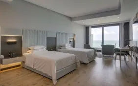 اتاق دوتخته تویین دیلاکس ویو دریا طبقات 9 تا 18 (اقامت باصبحانه)