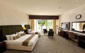 کابانا سه تخته محوطه(رو به باغ) (اقامت با صبحانه)