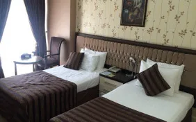 اتاق سه تخته (اقامت با صبحانه)