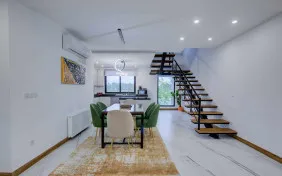 دوخوابه چهارتخته دوبلکس ویلایی (اقامت با صبحانه)