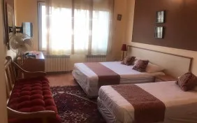 اتاق سه تخته (اقامت با صبحانه)