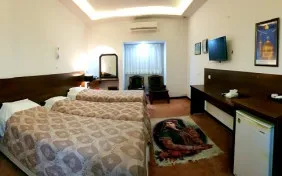 سوئیت رویال پنج نفره (سه تخته+دو سرویس اضافه) (اقامت با صبحانه)