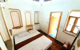 اتاق دوتخته دبل (فاقدسرویس بهداشتی) (اقامت با صبحانه)