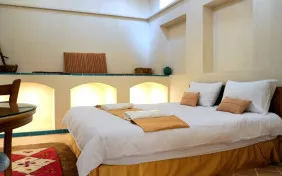 اتاق کلاه فرنگی (اقامت با صبحانه)