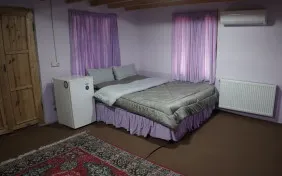 کلبه چهارنفره ایاز (دوتخته+کف خواب) (اقامت باصبحانه)