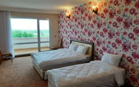 اتاق سه تخته رویال جنگل (اقامت با صبحانه)