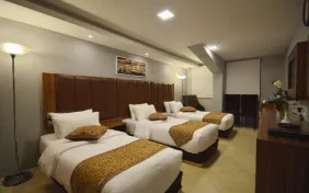 اتاق سه تخته (اقامت با صبحانه)