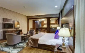 سوئیت رویال (اقامت با صبحانه)