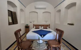 اتاق دو تخته زیرزمین روزن (اقامت با صبحانه)