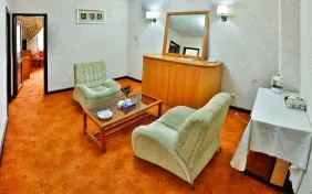 سوئیت رویال چهار نفره (اقامت با صبحانه)