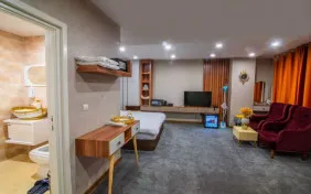 اتاق دوتخته رو به پاسیو (اقامت با صبحانه)