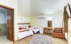 کلبه سه نفره (سوئیت یک خوابه) (اقامت با صبحانه)