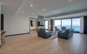 رویال سوییت استاندارد دونفره ویو دریا طبقات 19 تا 23 (اقامت باصبحانه)