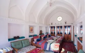 اتاق سه تخته vip گلبام (اقامت با صبحانه)