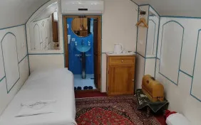 اتاق دوتخته توئین کاشانه 102(نیم طبقه اول) (اقامت با صبحانه)