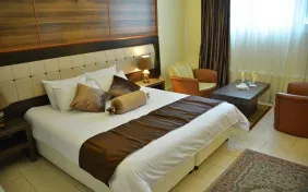 سوئیت رویال دو خوابه سه نفره (اقامت با صبحانه)