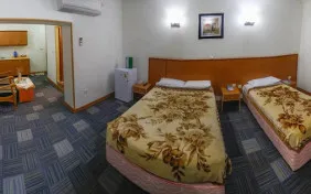 سوئیت چهار نفره رویال (اقامت با صبحانه)