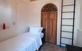 اتاق یک تخته پرنا (اقامت با صبحانه)