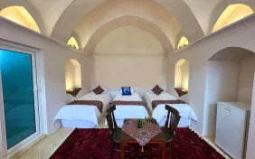 اتاق سه تخته دلارام ( طبقه اول) (اقامت باصبحانه)