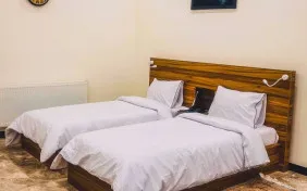 اتاق دو تخته توئین (اقامت با صبحانه )