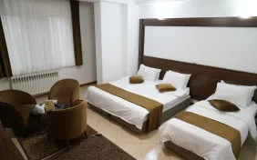 اتاق سه تخته (اقامت با صبحانه)