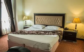 اتاق سه تخته (اقامت با صبحانه)