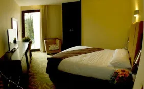 دو تخته برای یک نفر (اقامت با صبحانه)