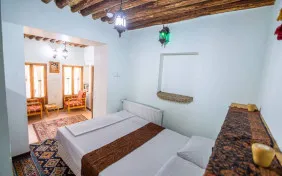 سوئیت چهارنفره(دوتخته+کفخواب) (اقامت با صبحانه)