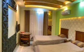 اتاق سه تخته (اقامت با صبحانه)