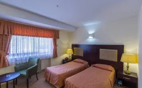 سوئیت سه نفره استودیو (اقامت با صبحانه)