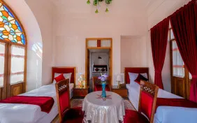 سوئیت چهارنفره خانواده 108(هفت پله به سمت بالا) (اقامت با صبحانه)