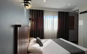 سوئیت چهار نفره (اقامت با صبحانه)