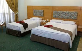 اتاق سه تخته (اقامت با صبحانه)