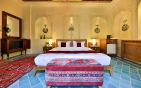 اتاق دوتخته دبل سه دری vip (اقامت باصبحانه)