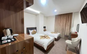 اتاق دوتخته دبلB (اقامت با صبحانه)