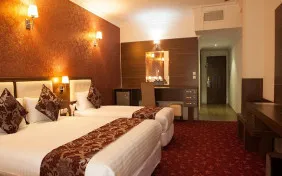 سوئیت پنج نفره (اقامت با صبحانه)