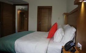 اتاق سه تخته رو به دریا (اقامت با صبحانه)