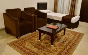 سوئیت یک خوابه هتلی پنج تخته (اقامت با صبحانه)