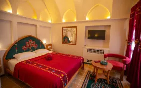 اتاق سه تخته بالانشین (اقامت با صبحانه)