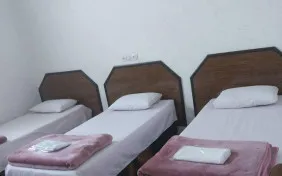 اتاق سه تخته (اقامت با صبحانه)