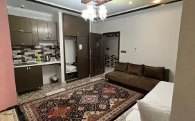 سوییت یکخوابه چهار تخته‌ رو به خیابان (اقامت صبحانه)