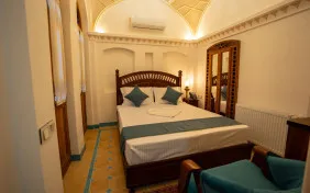 اتاق دو تخته دبل گلدانی (اقامت با صبحانه)